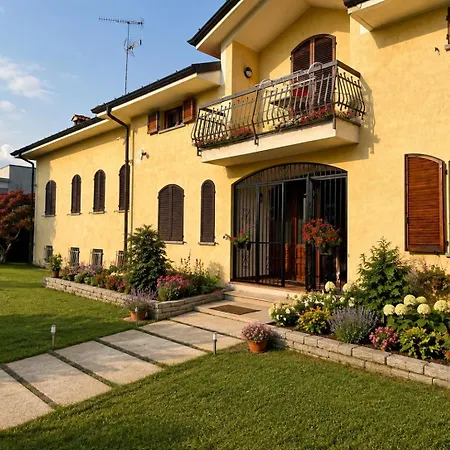 Teresa Villa *
